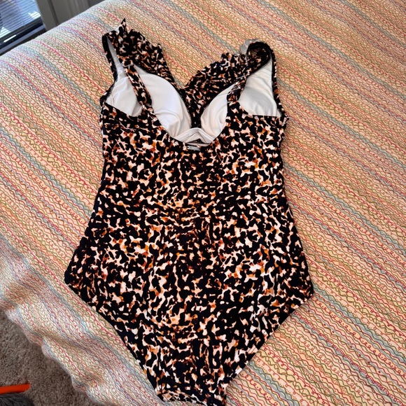 DKNY Printed Ruffle Plunge Underwire Tummy-Control One-Piece Multi, Size 10 - Picture 4 of 12